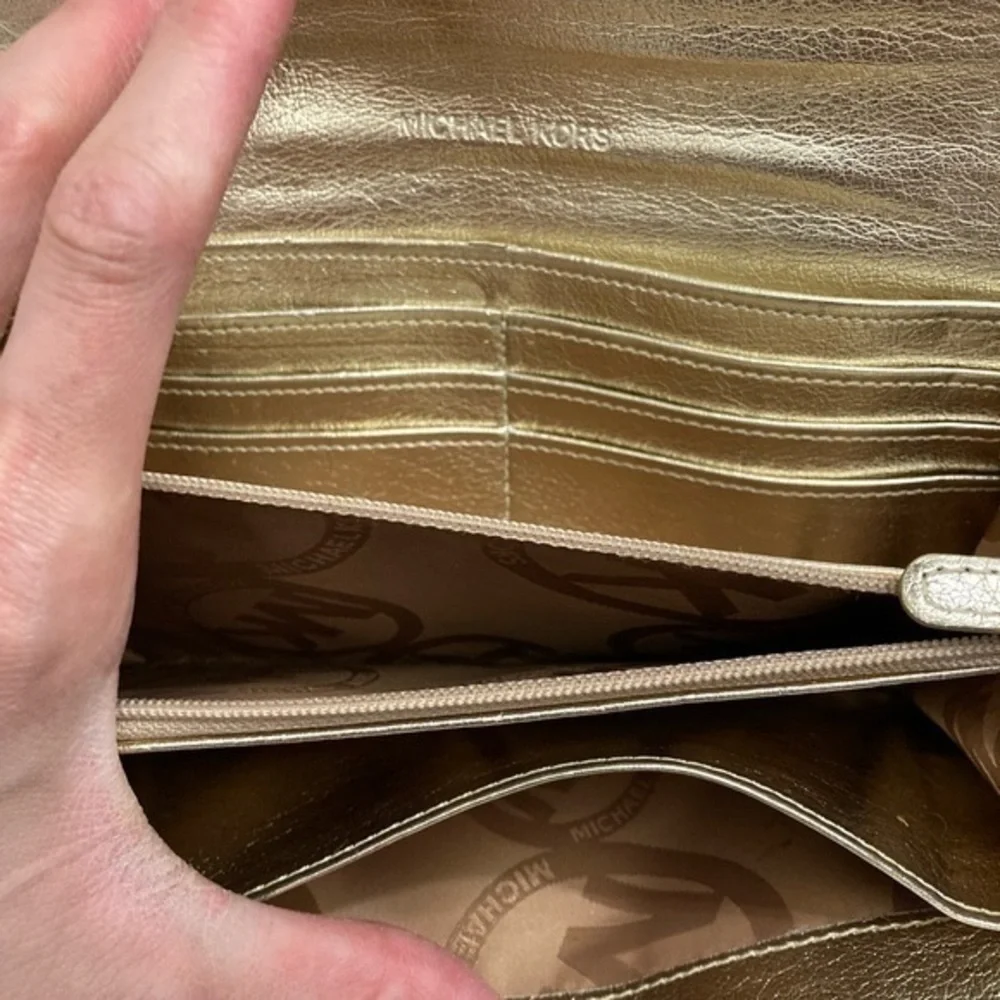 Michael kors snakeskin embossed wallet